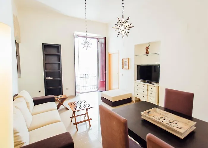 Bright And Central- 2Bd 1Bth- Malhara